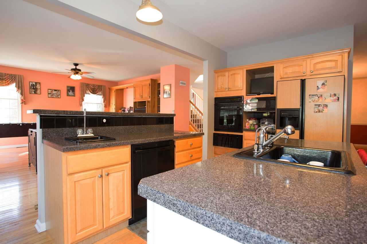116 Spring Hill Cir - Photo 3 of 17