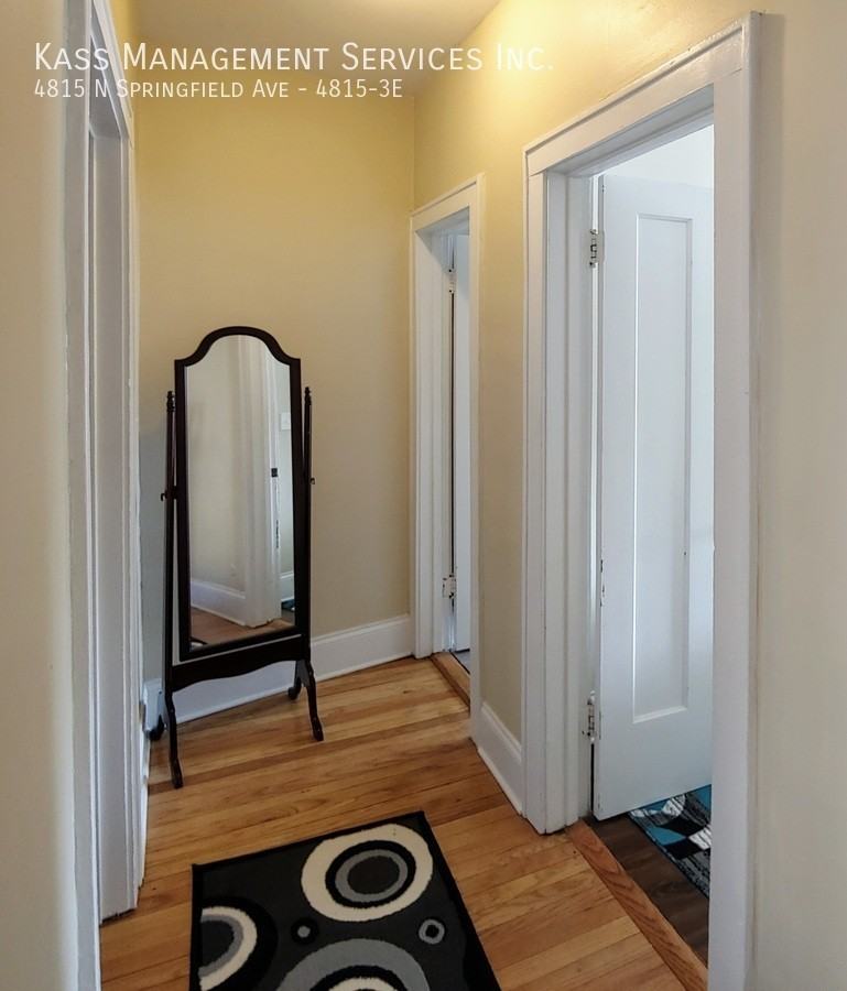 N Springfield Ave #3E - Photo 3 of 10