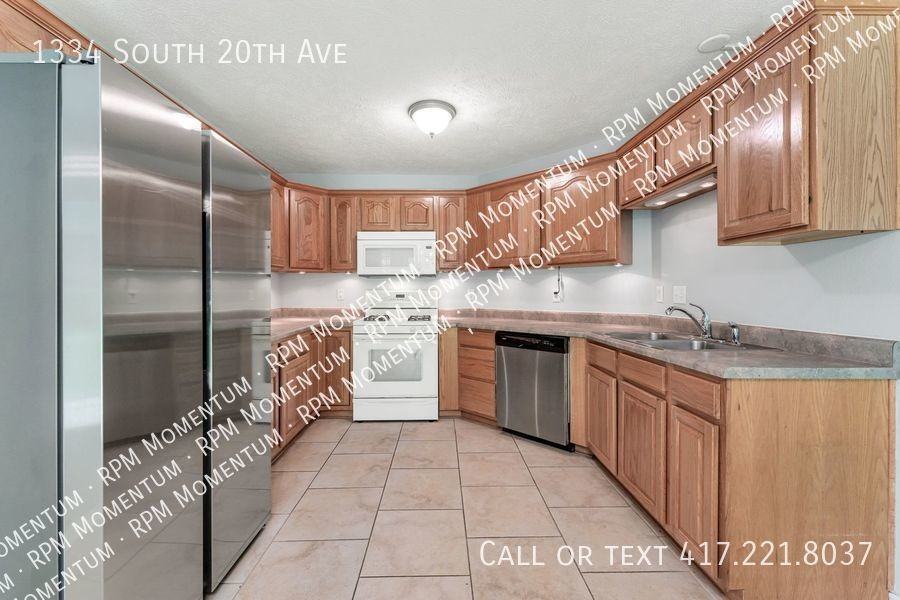 1334 S 20th Ave - Photo 3 of 31