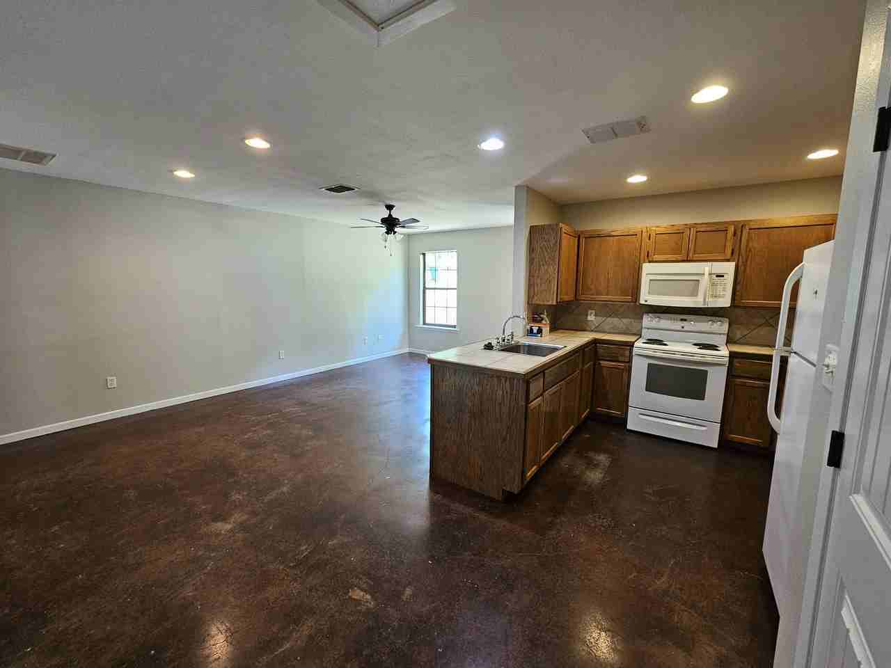 139 Houston #139 - Photo 3 of 10
