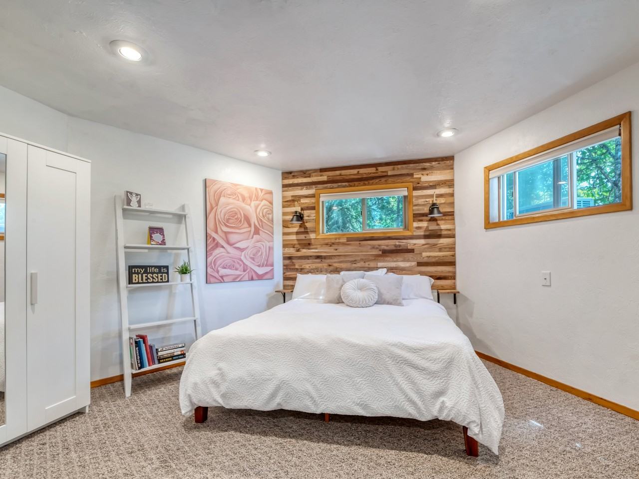 2577 Moon Mountain Dr - Photo 2 of 11