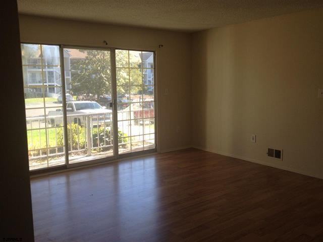 127 Iroquois Dr - Photo 2 of 11