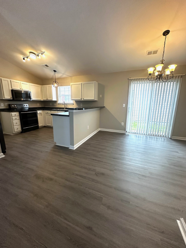 896 Silvercrest Dr - Photo 4 of 21