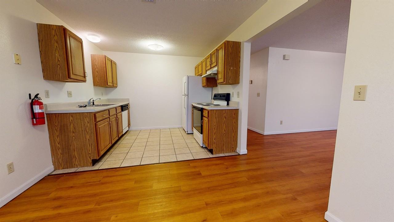 109 Commercial street - Photo 2 of 16