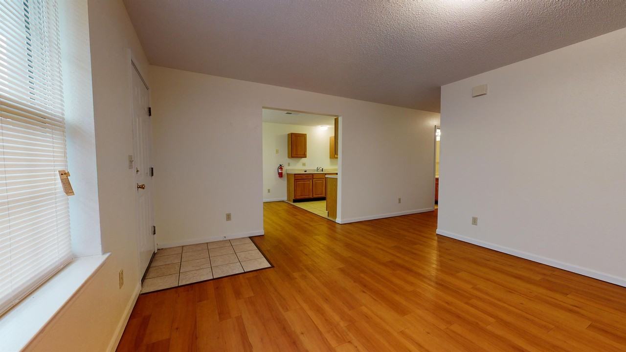 109 Commercial street - Photo 5 of 16