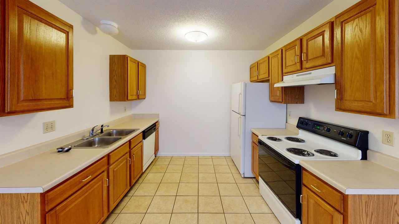 109 Commercial street - Photo 7 of 16