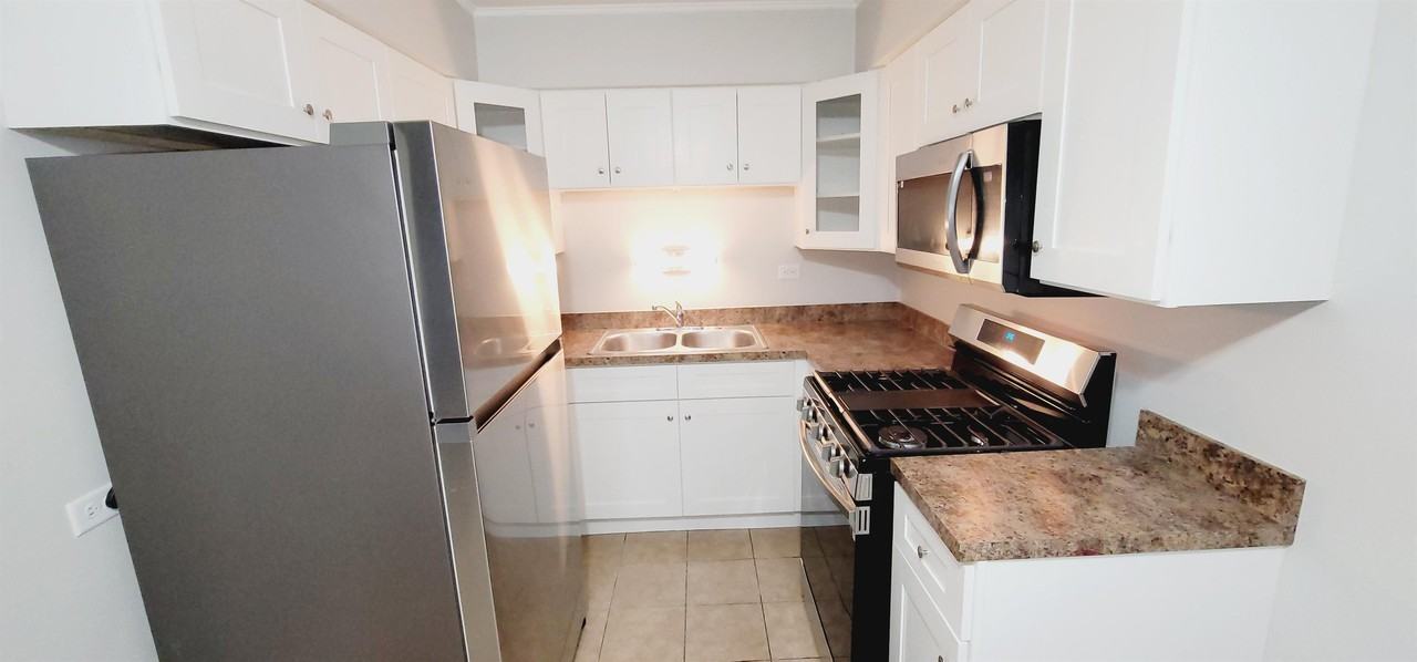 318 West Naperville Road - Photo 2 of 32