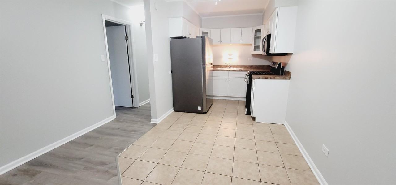 318 West Naperville Road - Photo 3 of 32