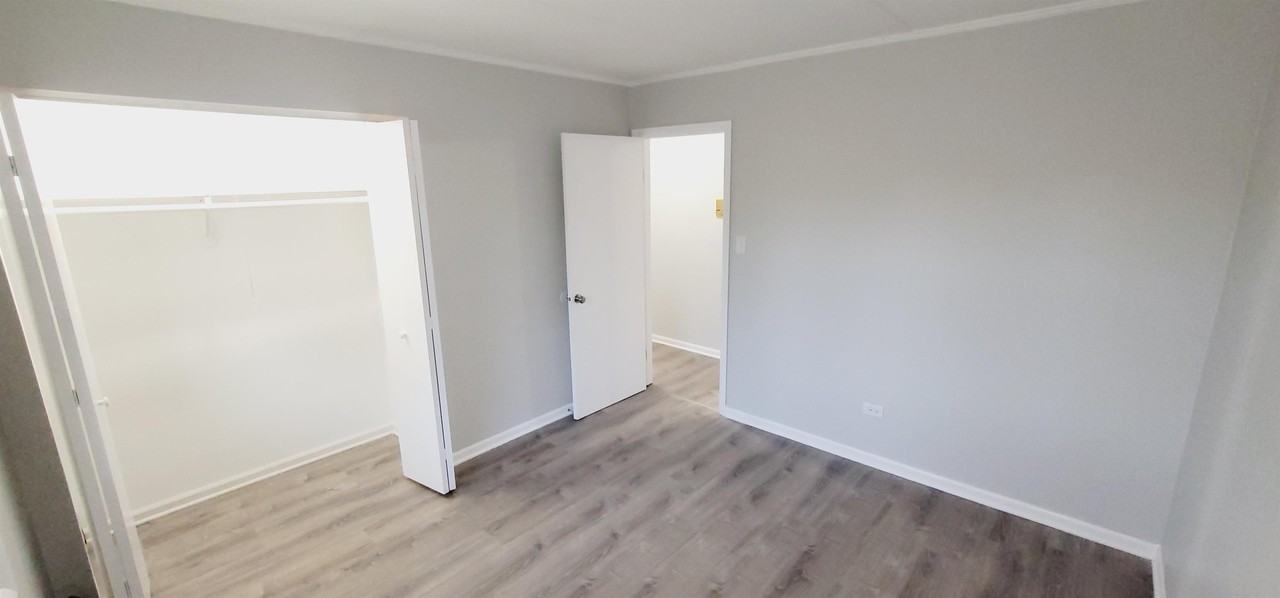 318 West Naperville Road - Photo 4 of 32