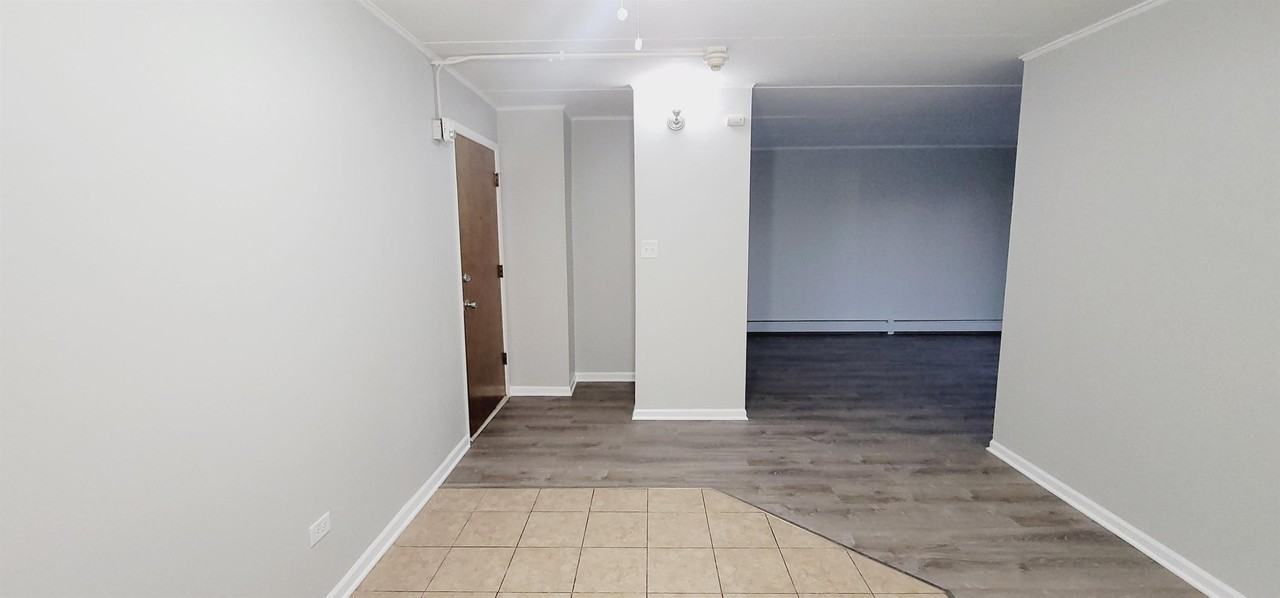 318 West Naperville Road - Photo 5 of 32