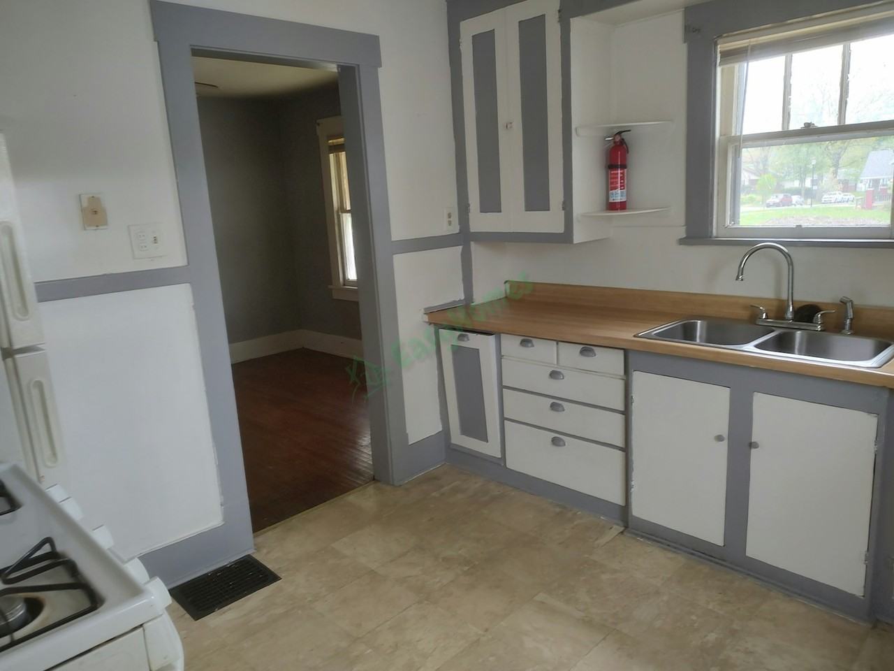 1054 E Clay St - Photo 2 of 14