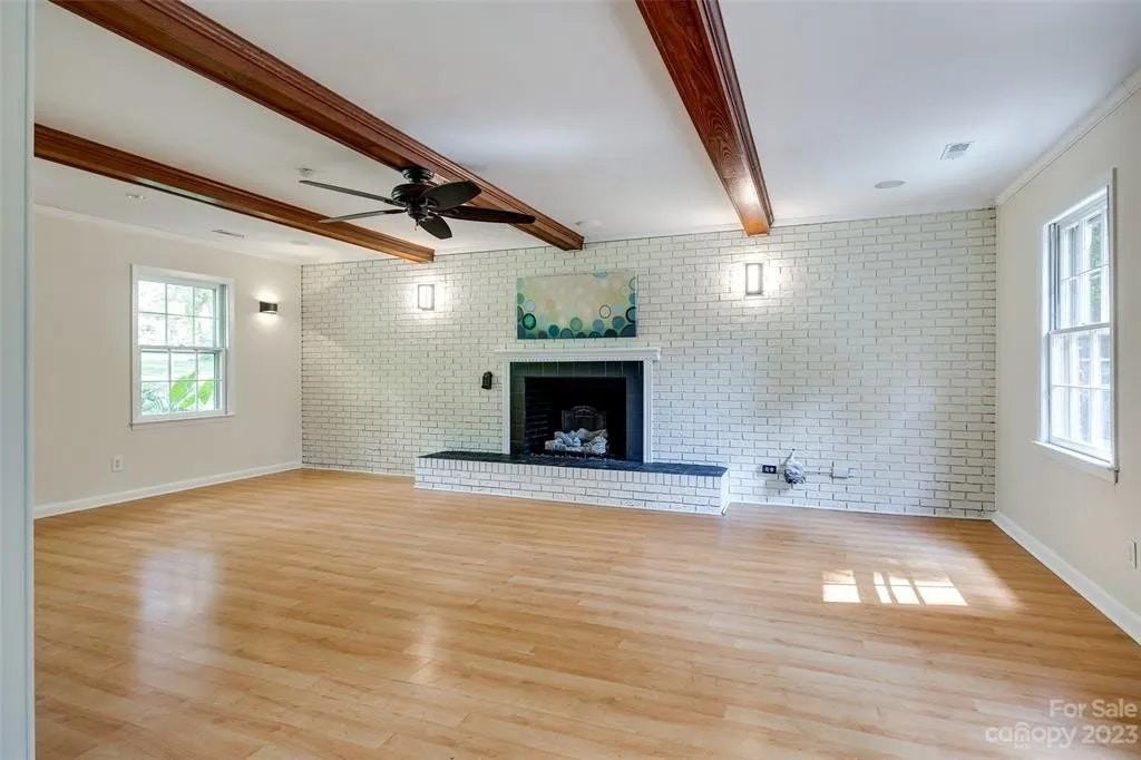 7 Park Drive - Photo 4 of 30