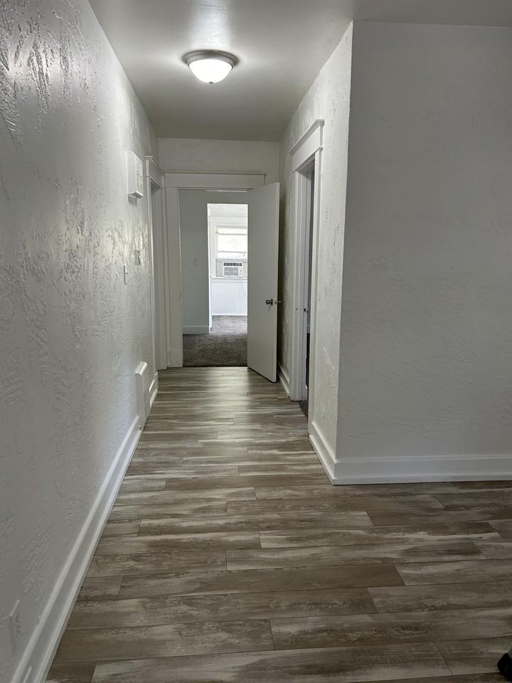 700 5th St NApt 3 #3 - Photo 2 of 11
