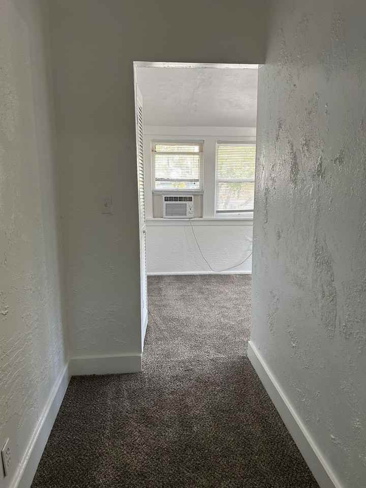 700 5th St NApt 3 #3 - Photo 4 of 11
