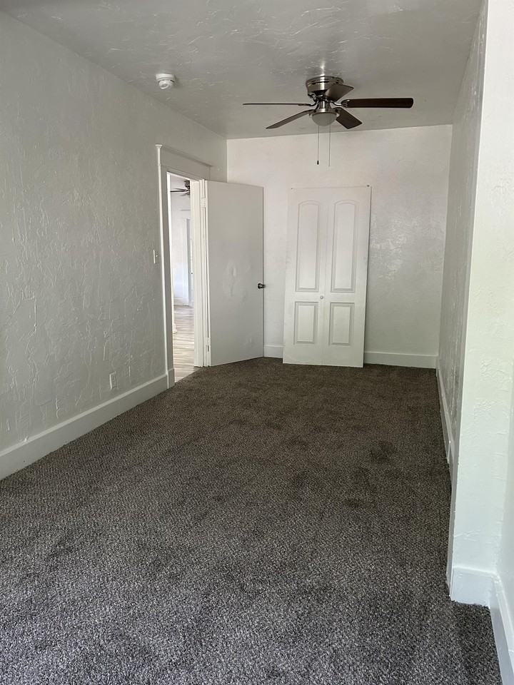 700 5th St NApt 3 #3 - Photo 7 of 11