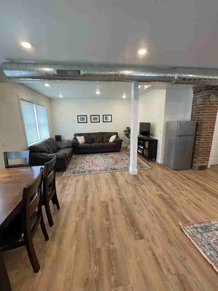 554 554 Ash St. - Lower - Photo 2 of 7