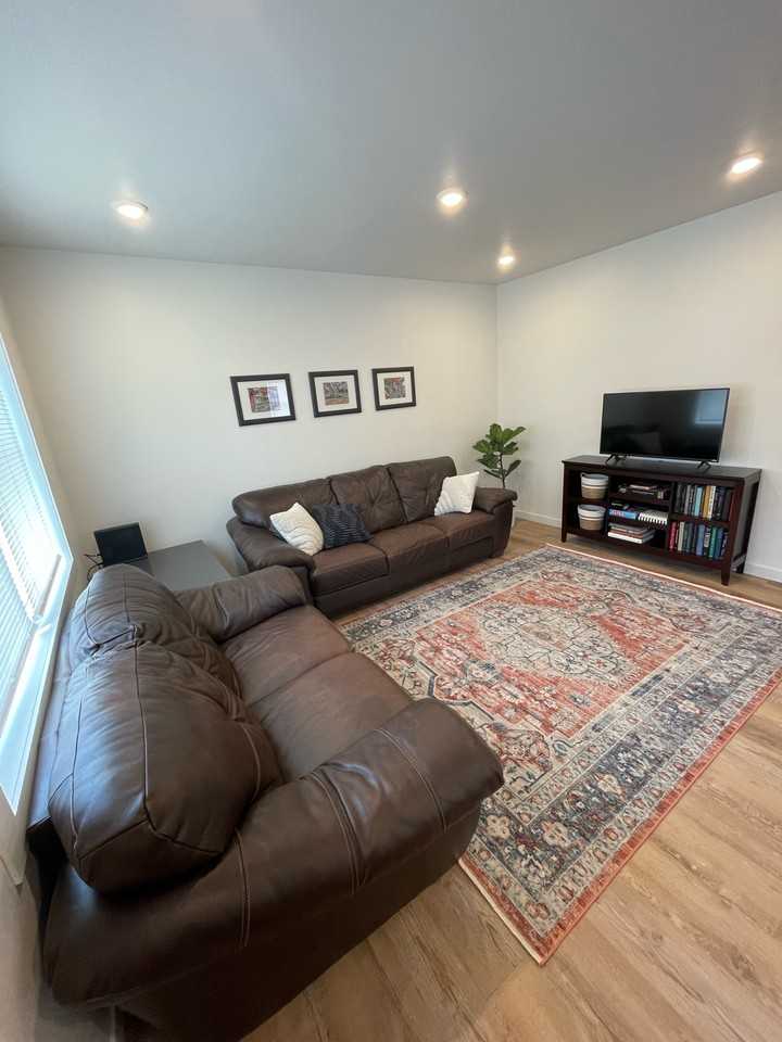 554 554 Ash St. - Lower - Photo 3 of 7