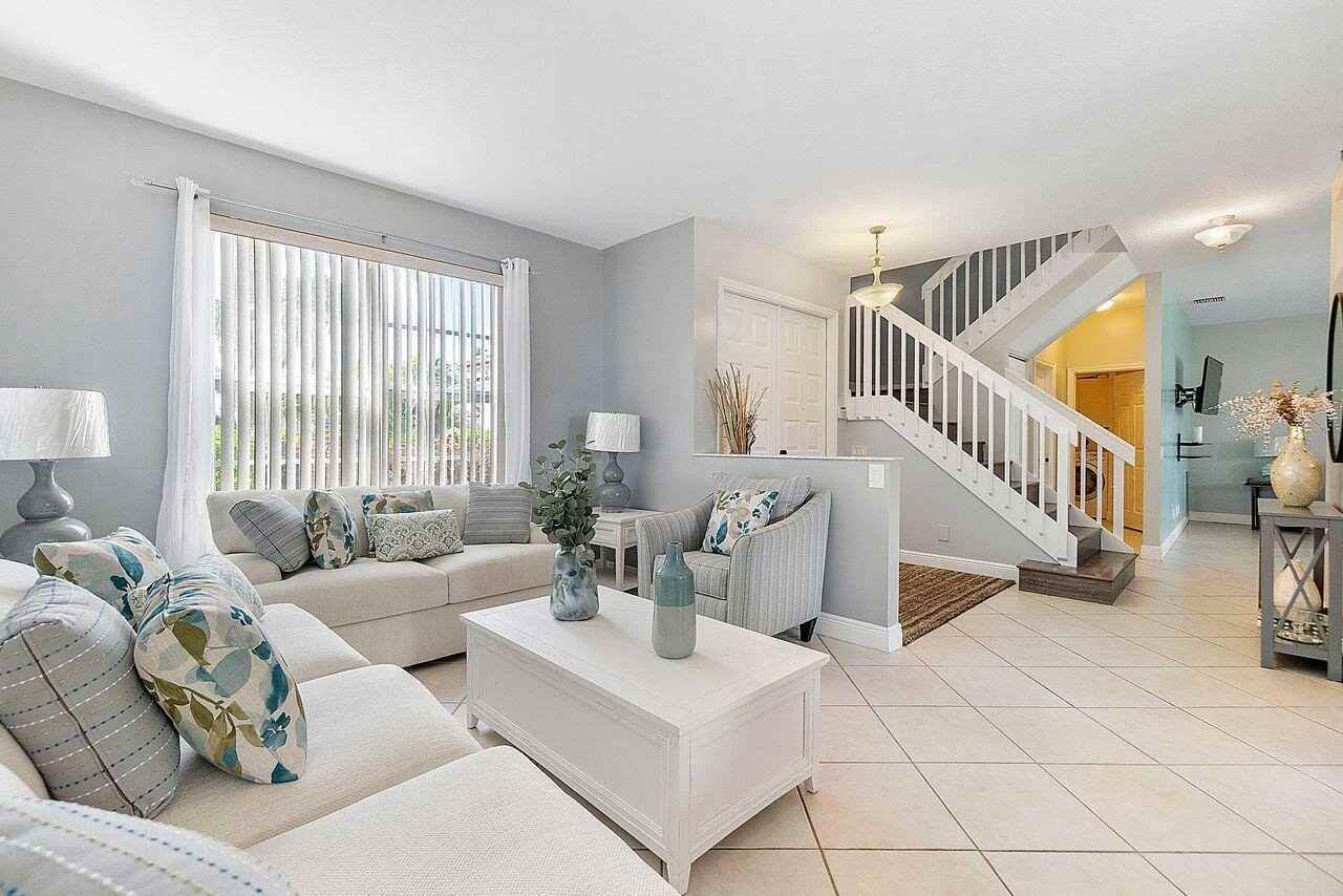 Chesapeake Cir - Photo 3 of 8