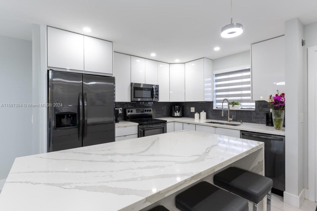 Nw 85th Ave 218, Coral Springs, FL 33065 2 Bedroom Condo for 2,500