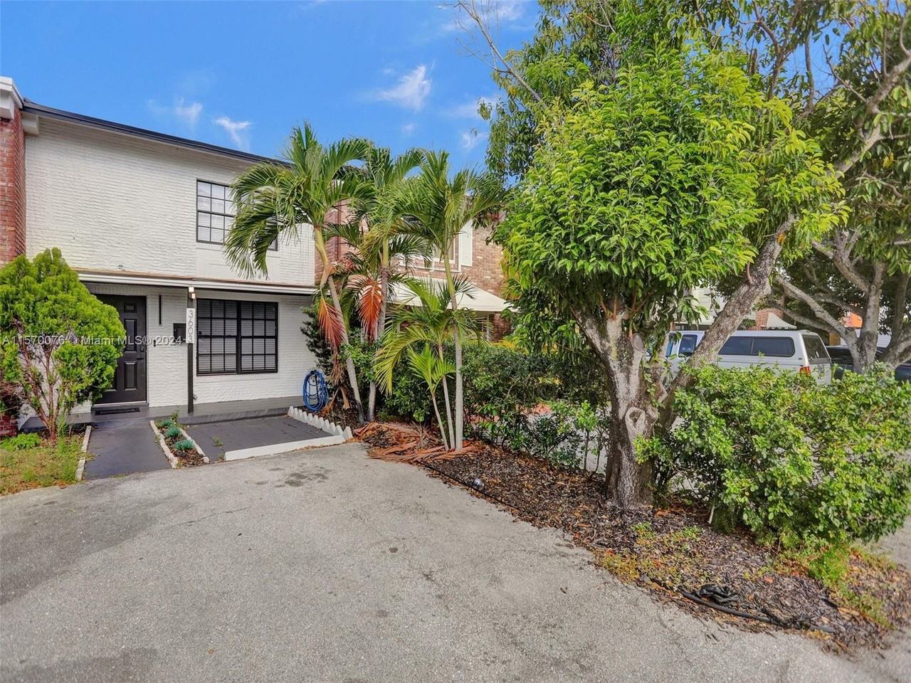 3603 Townhouse Ct - Photo 3 of 8