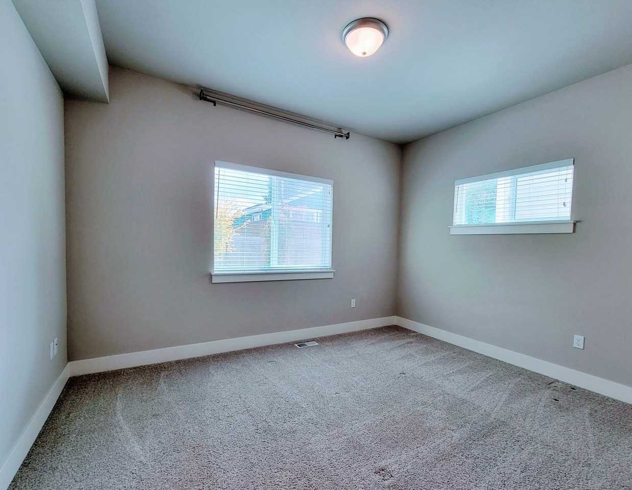 1122 Pitt Ave - Photo 6 of 25