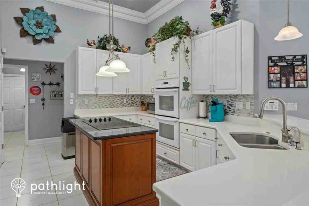 10157 Lenox Blvd - Photo 3 of 19