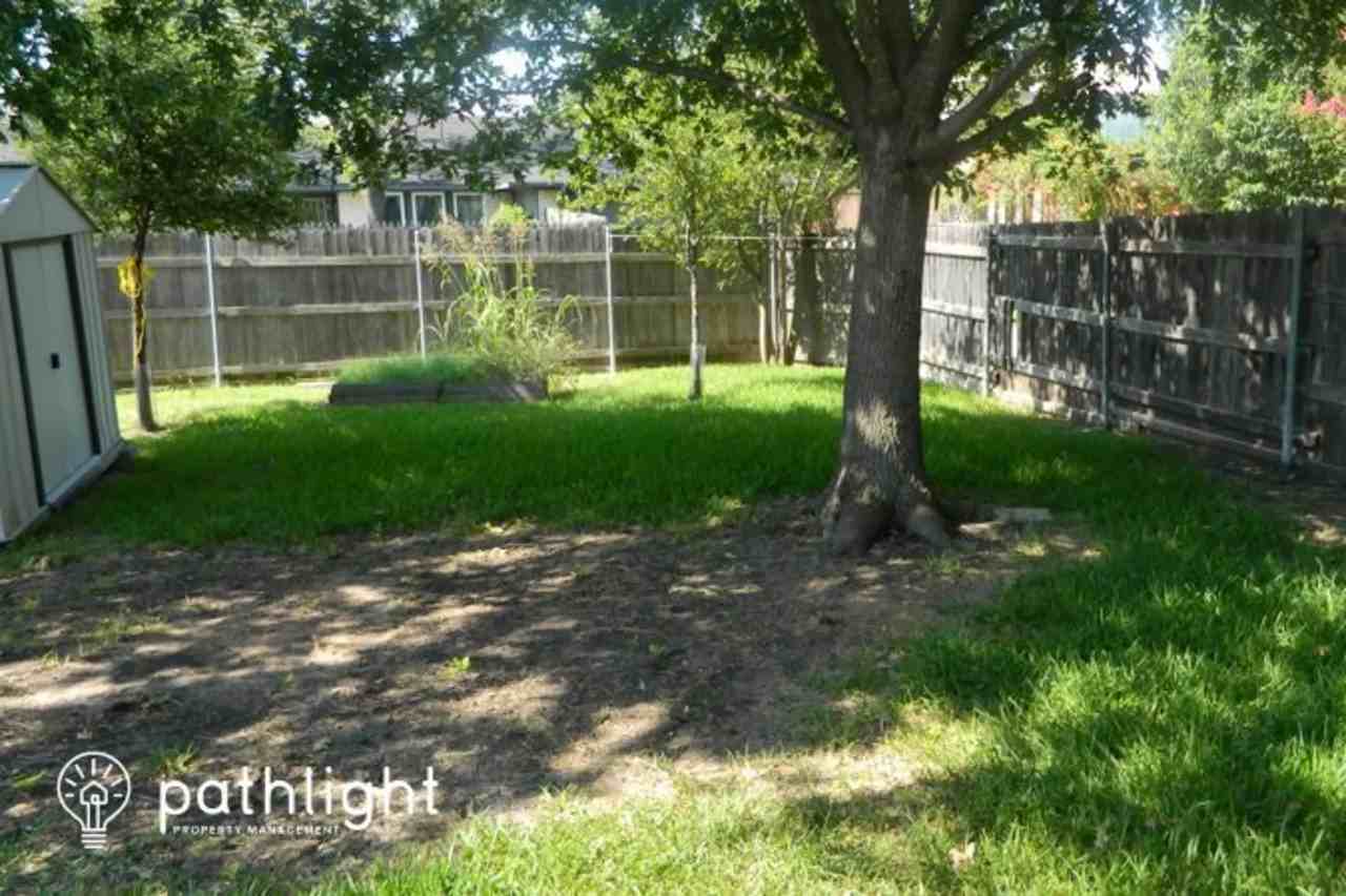 1112 Princeton Dr - Photo 2 of 3