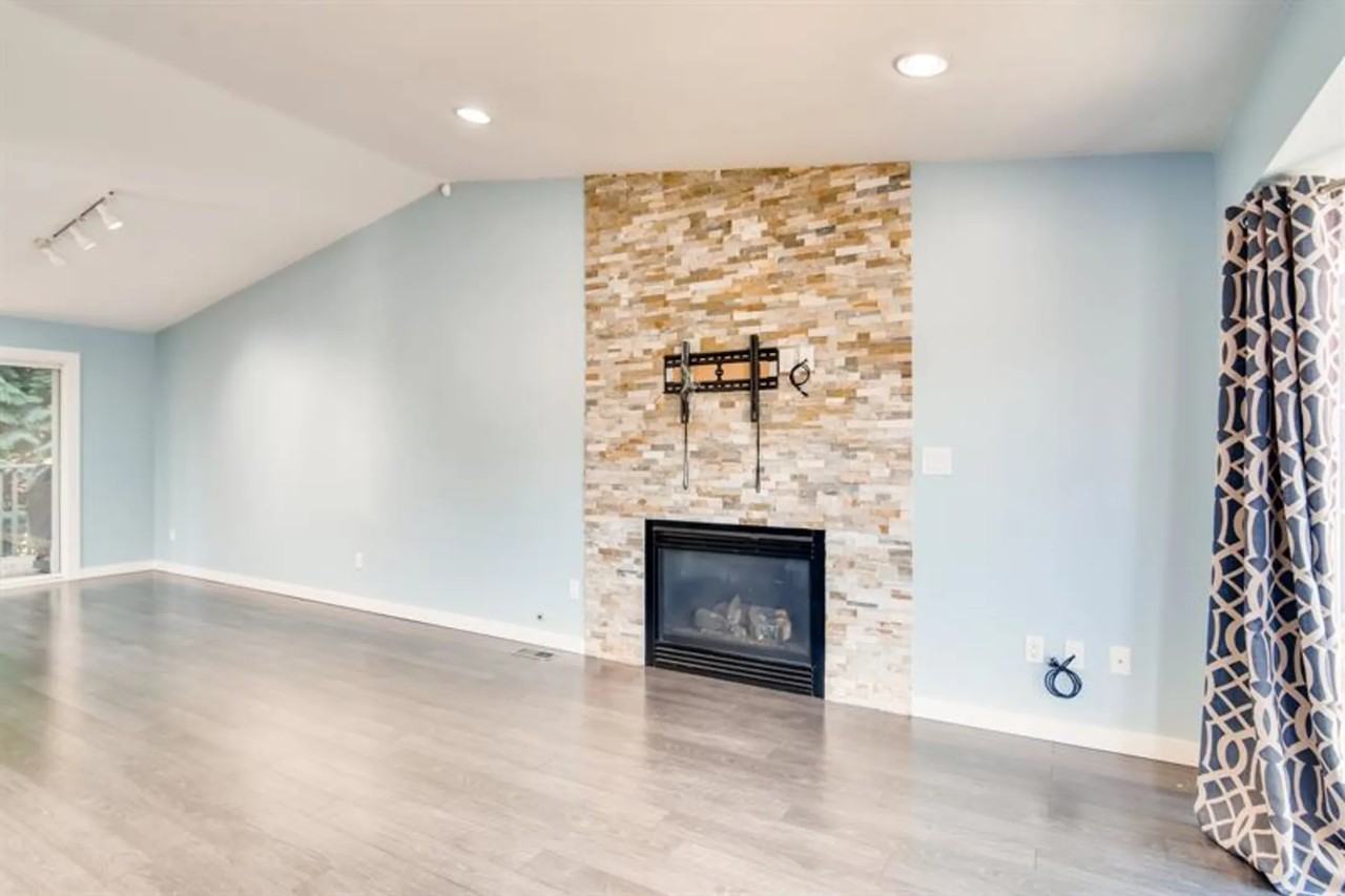 2705 94th Dr Ne - Photo 3 of 18