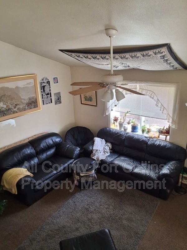 3219 Laredo Ln - Photo 3 of 11