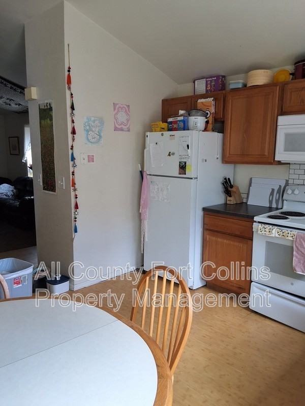 3219 Laredo Ln - Photo 4 of 11