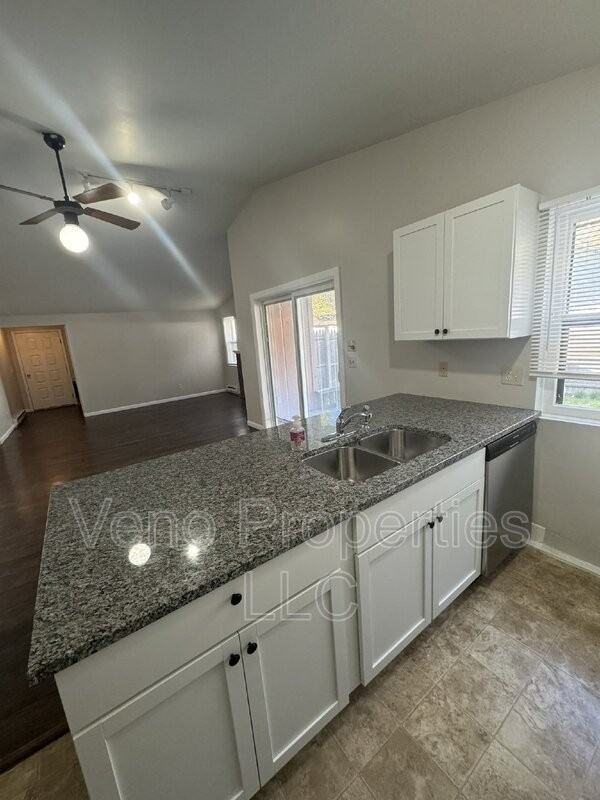 73 Pepperbush Pl - Photo 3 of 18