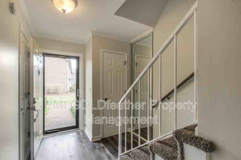 323 Westfield Dr - Photo 3 of 33