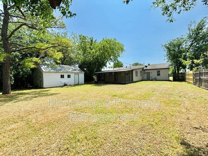 4101 Se 42nd St - Photo 5 of 28