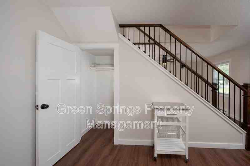 10D Kirby Rd - Photo 3 of 27