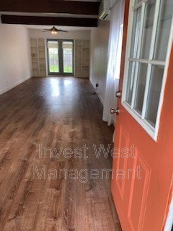 1105 V St - Photo 2 of 26