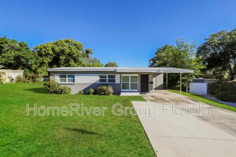 422 Hillsdale Cir - Photo 2 of 18