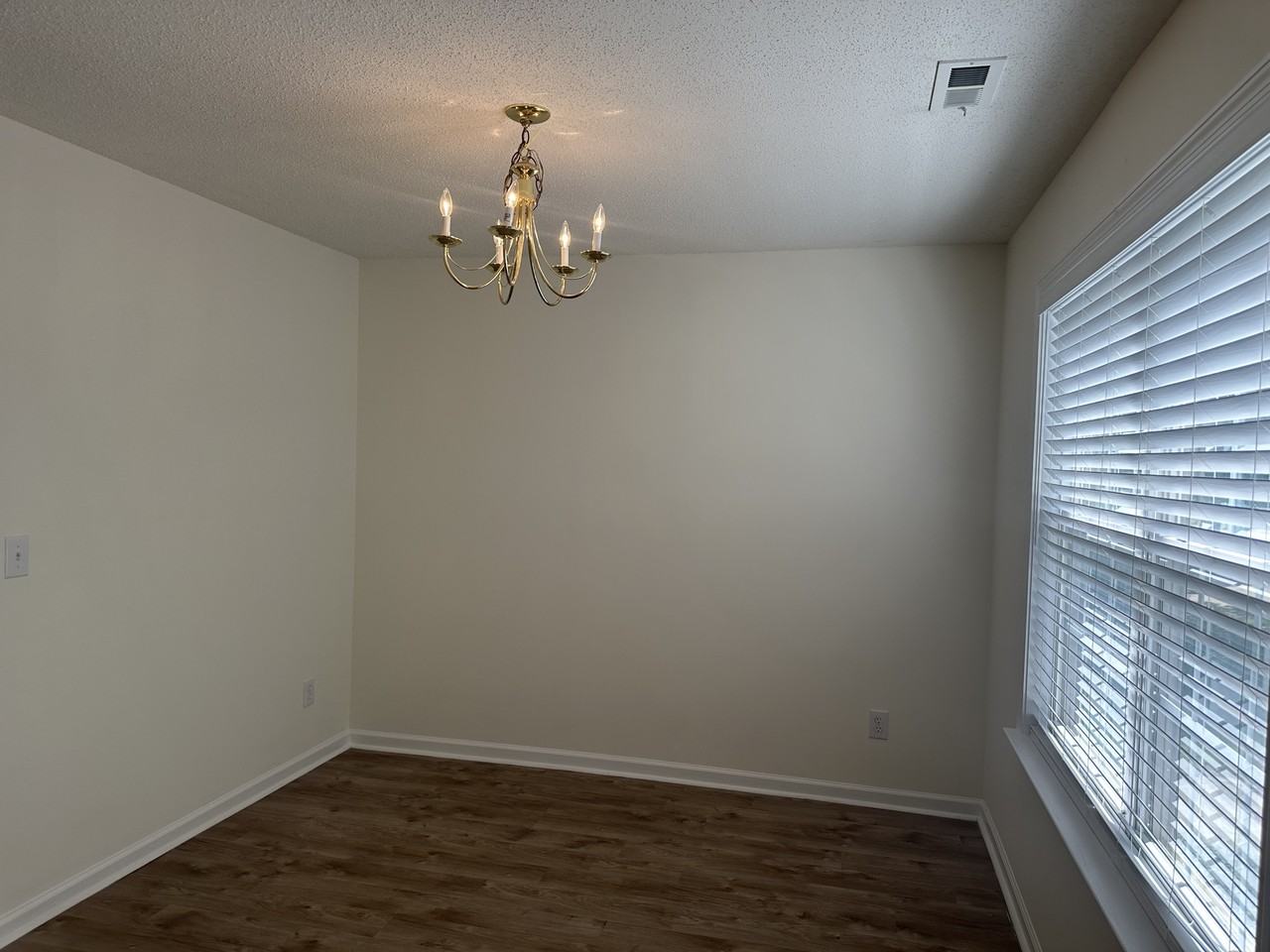 124 Fairford Drive - Photo 3 of 17