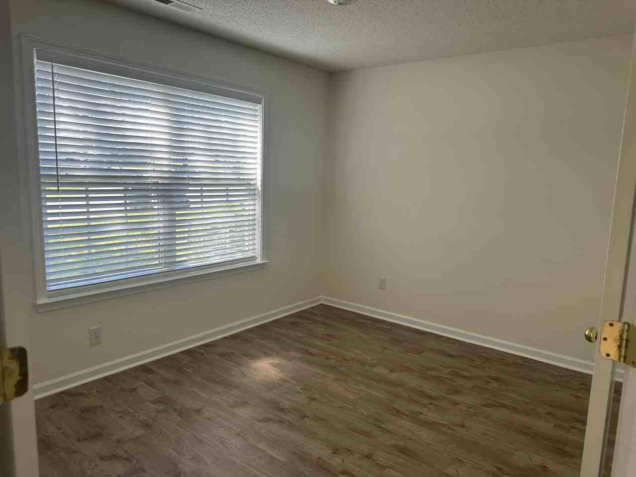 124 Fairford Drive - Photo 4 of 17