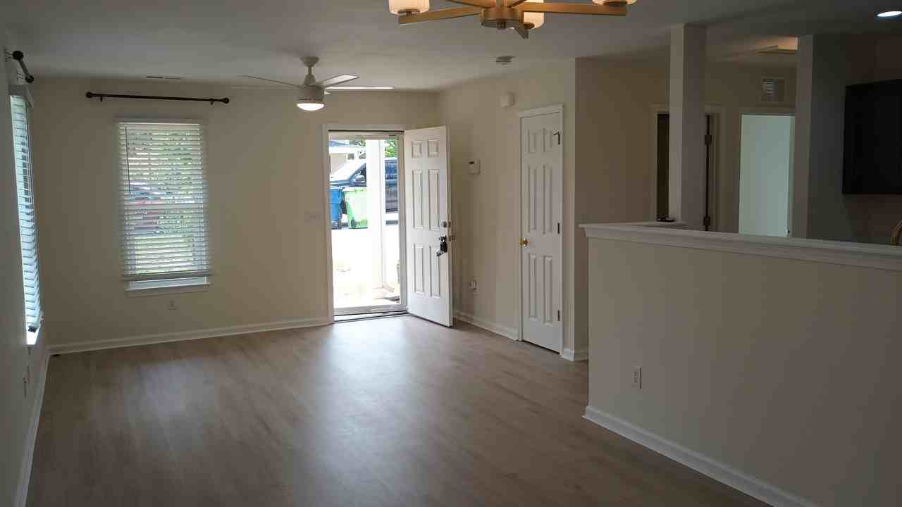 961 Skinner Dr - Photo 2 of 23