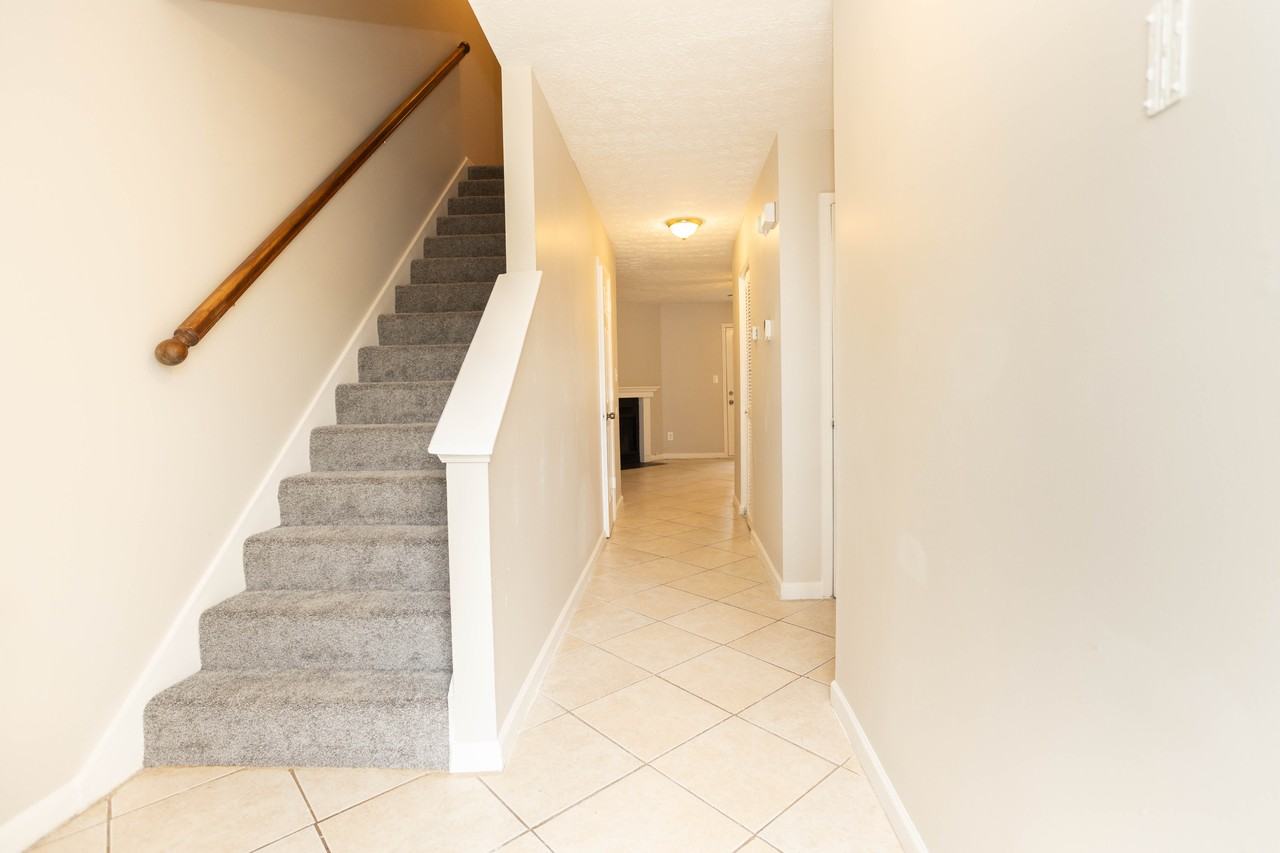 7208 Crestside Dr - Photo 2 of 20