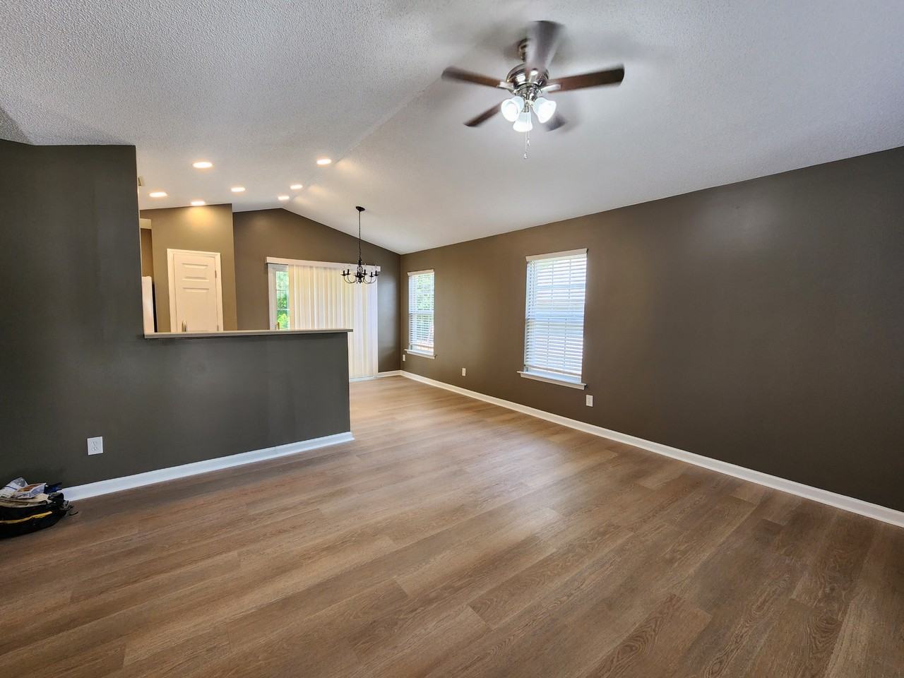 806 Homestead Park Dr - Photo 3 of 16