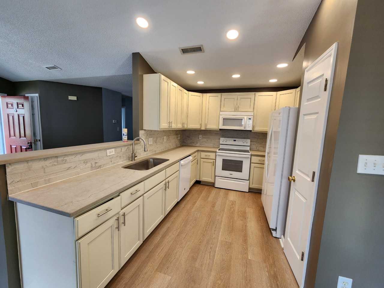 806 Homestead Park Dr - Photo 4 of 16