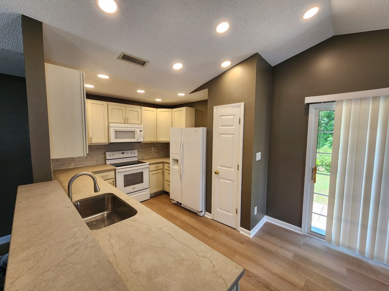 806 Homestead Park Dr - Photo 5 of 16