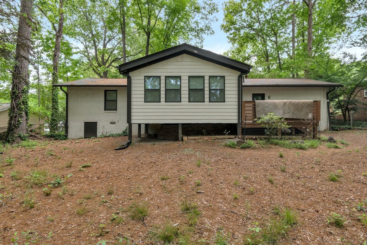 4084 Longview Dr - Photo 3 of 15