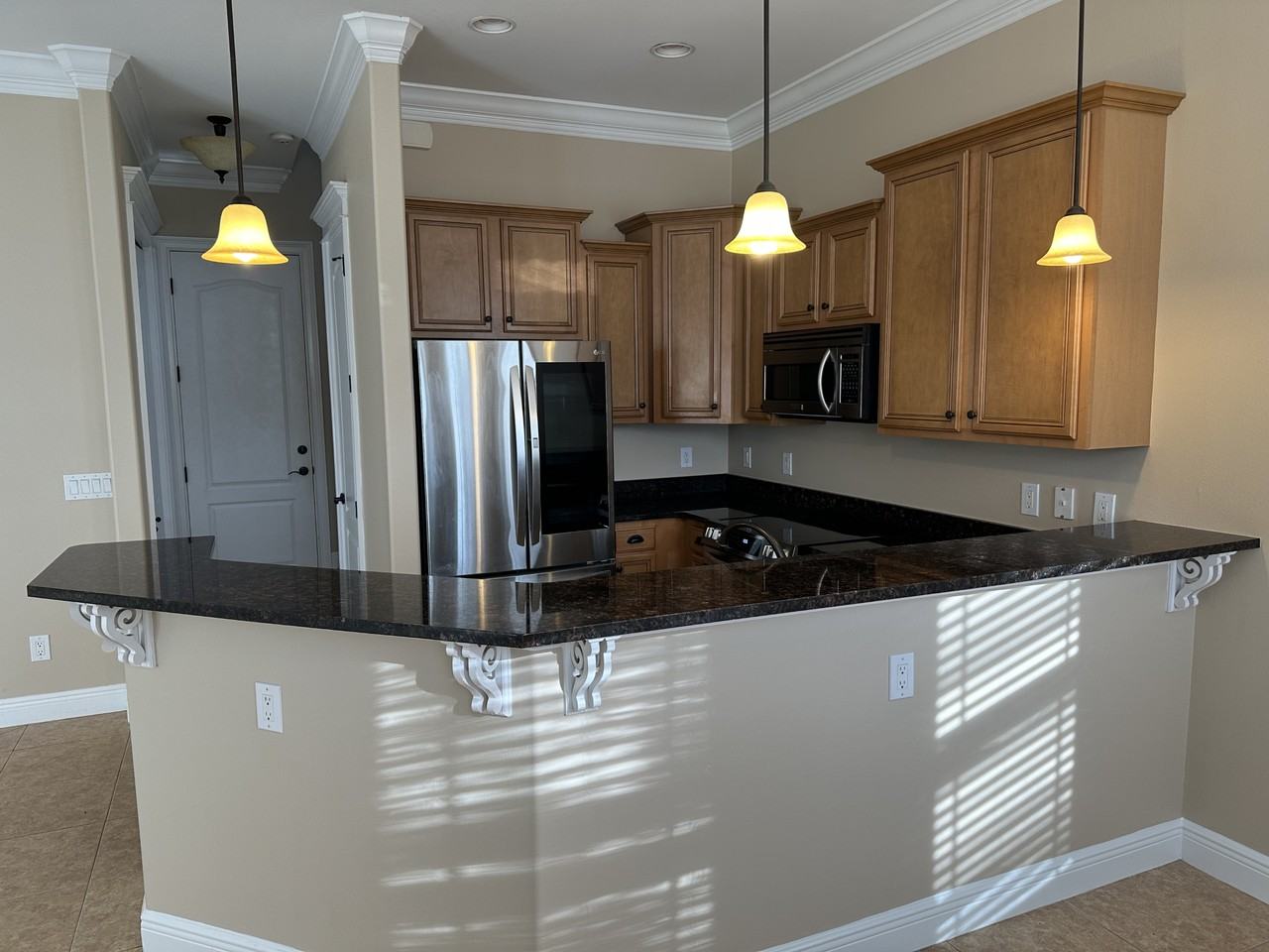 231 Calusa Blvd - Photo 3 of 36