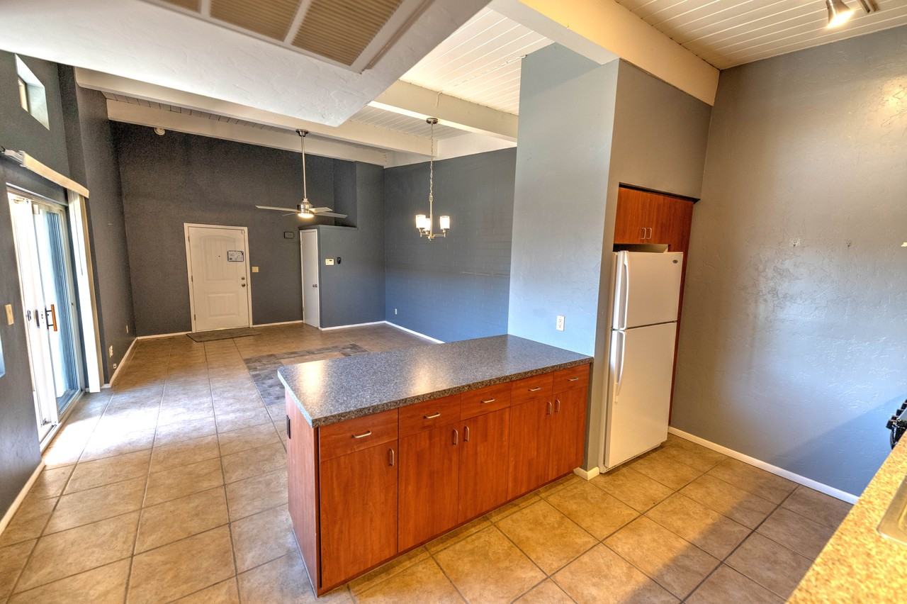 2525 N Alvernon Way - Photo 3 of 17