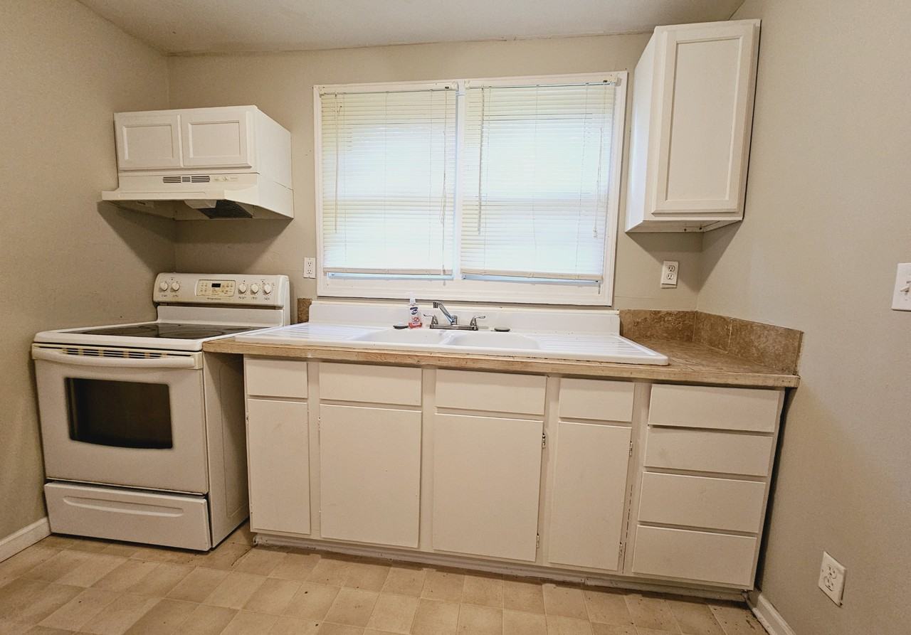 202 W Sullivan St - Photo 2 of 10