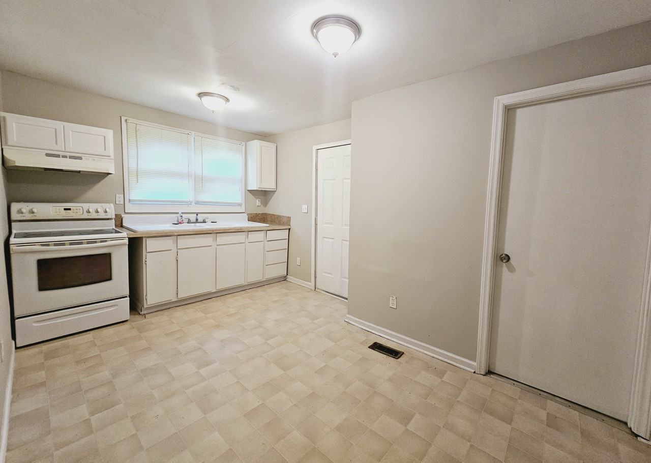 202 W Sullivan St - Photo 3 of 10