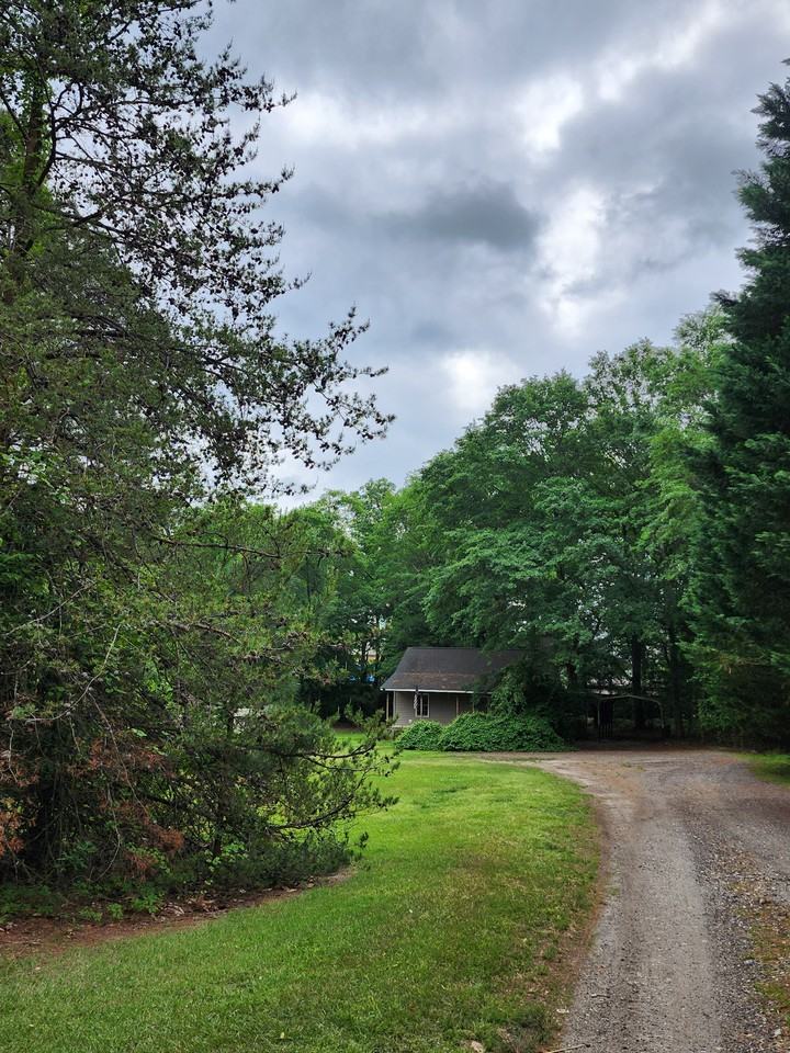 204 Hammett Rd - Photo 4 of 19