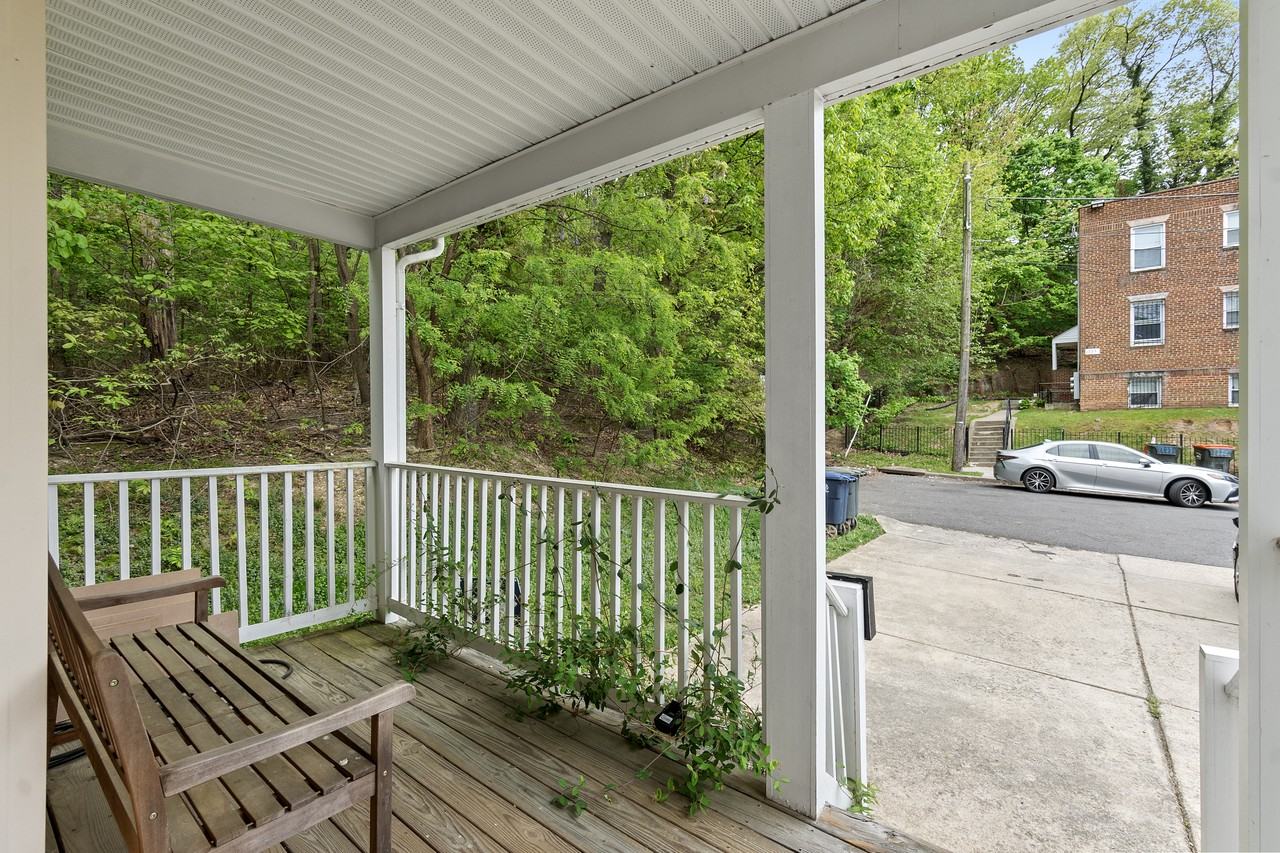 1750 Galen St Se - Photo 3 of 34